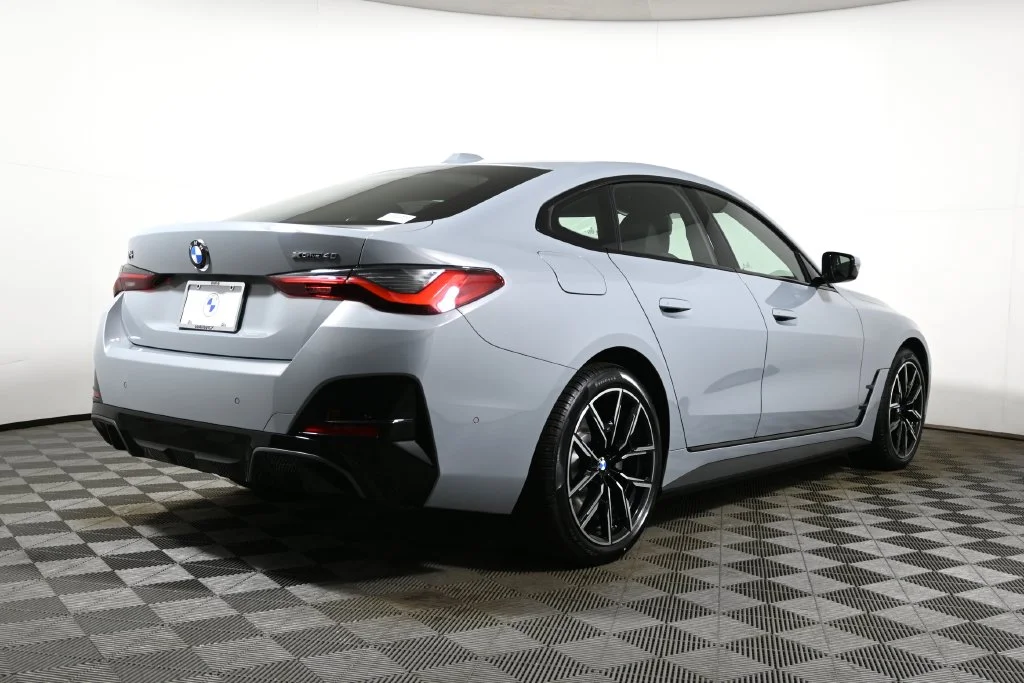 Used 2026 Gray BMW xDrive40 image 7