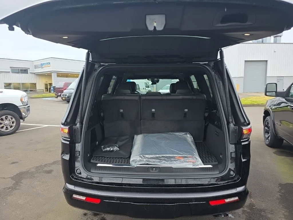 2026 Jeep Grand Wagoneer Summit Obsidian - Photo 12