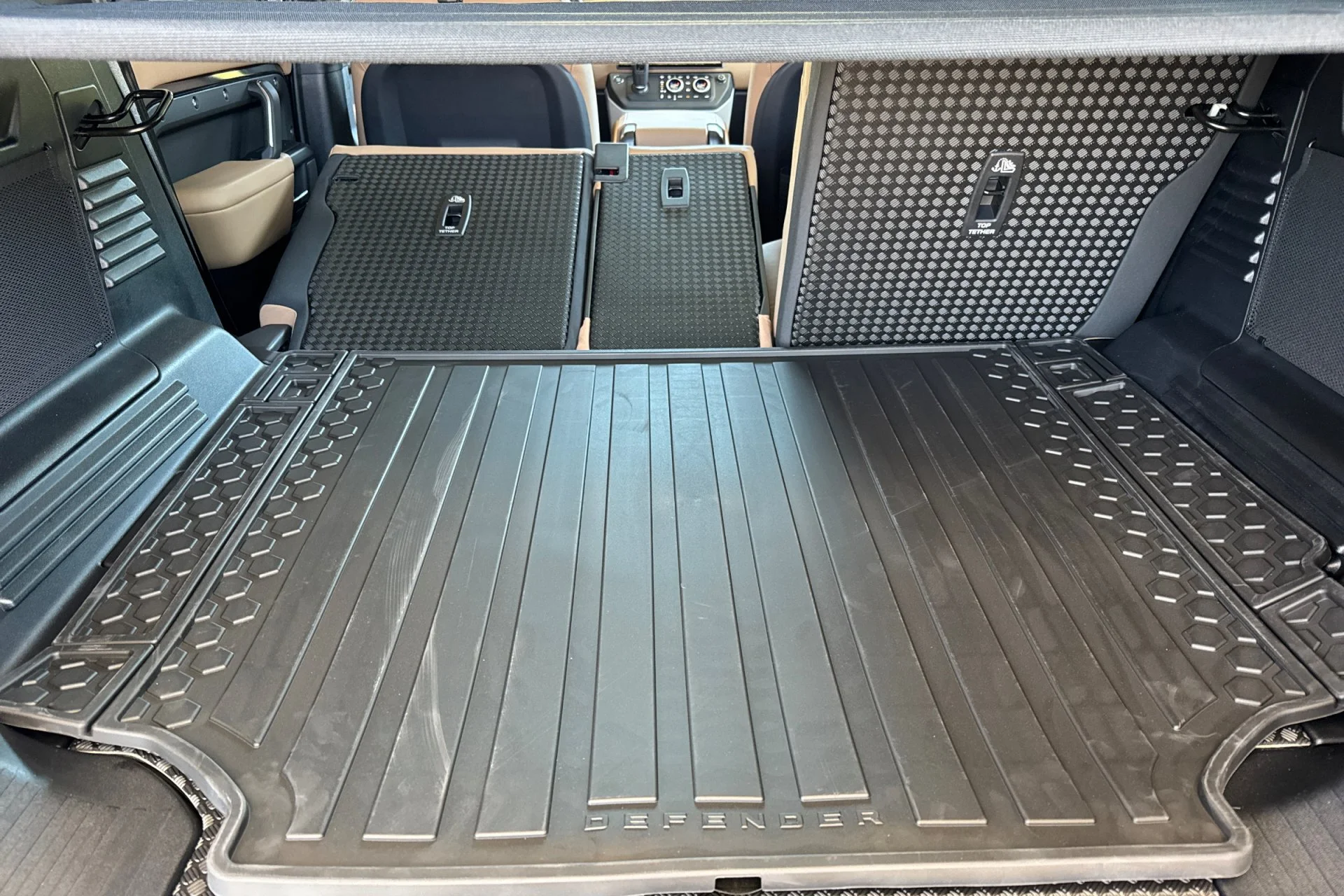 New 2026 Carpathian Grey Land Rover X-Dynamic SE image 17