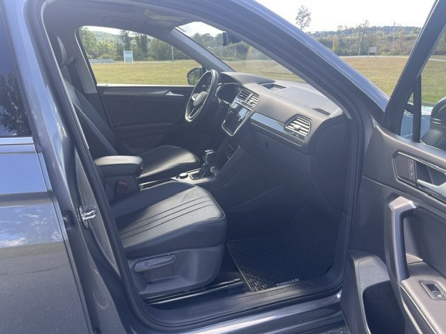 Used 2022 Gray Volkswagen SE image 12