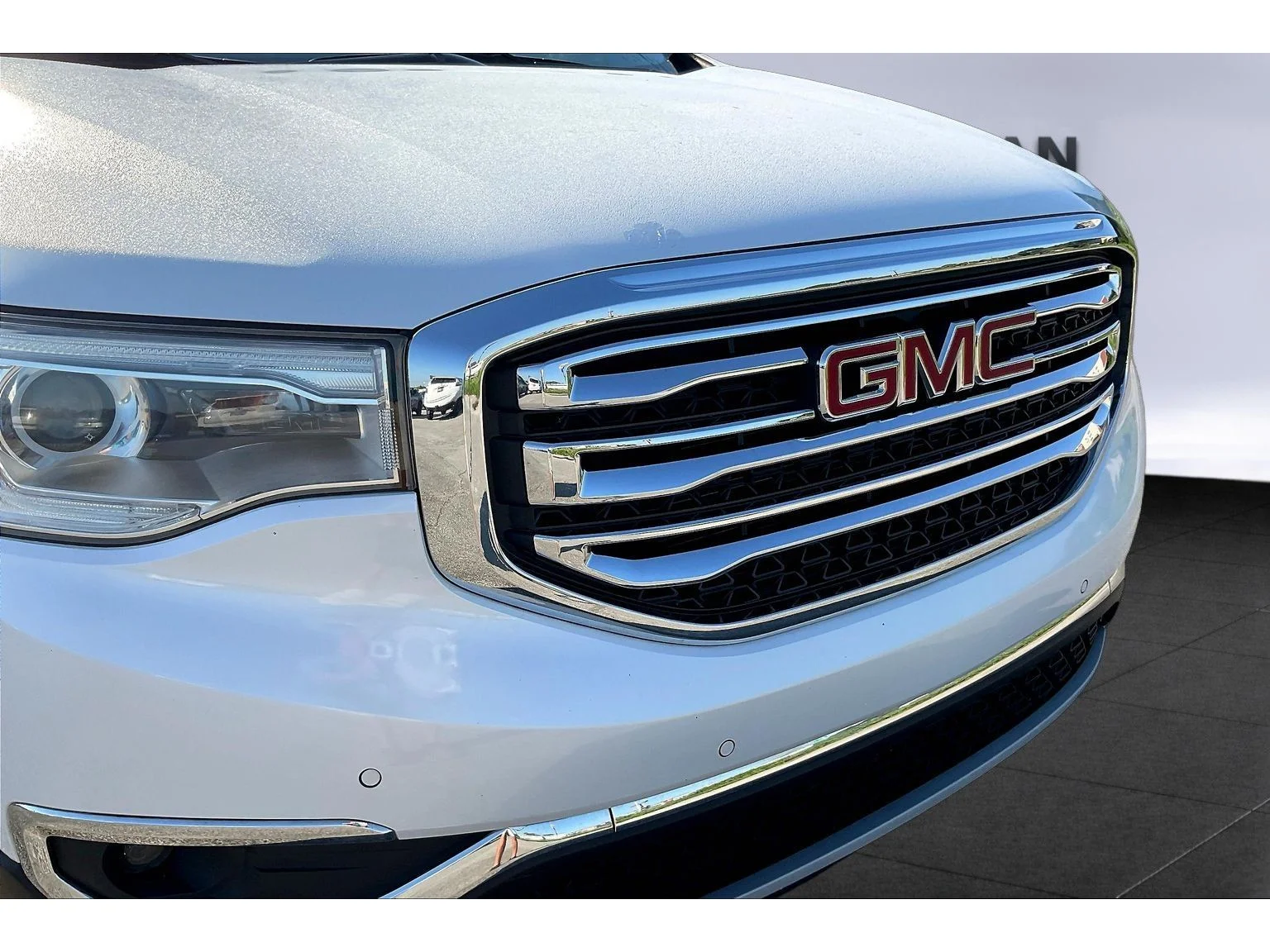 Used 2018 WHITE FROST TRICOAT GMC SLT image 21