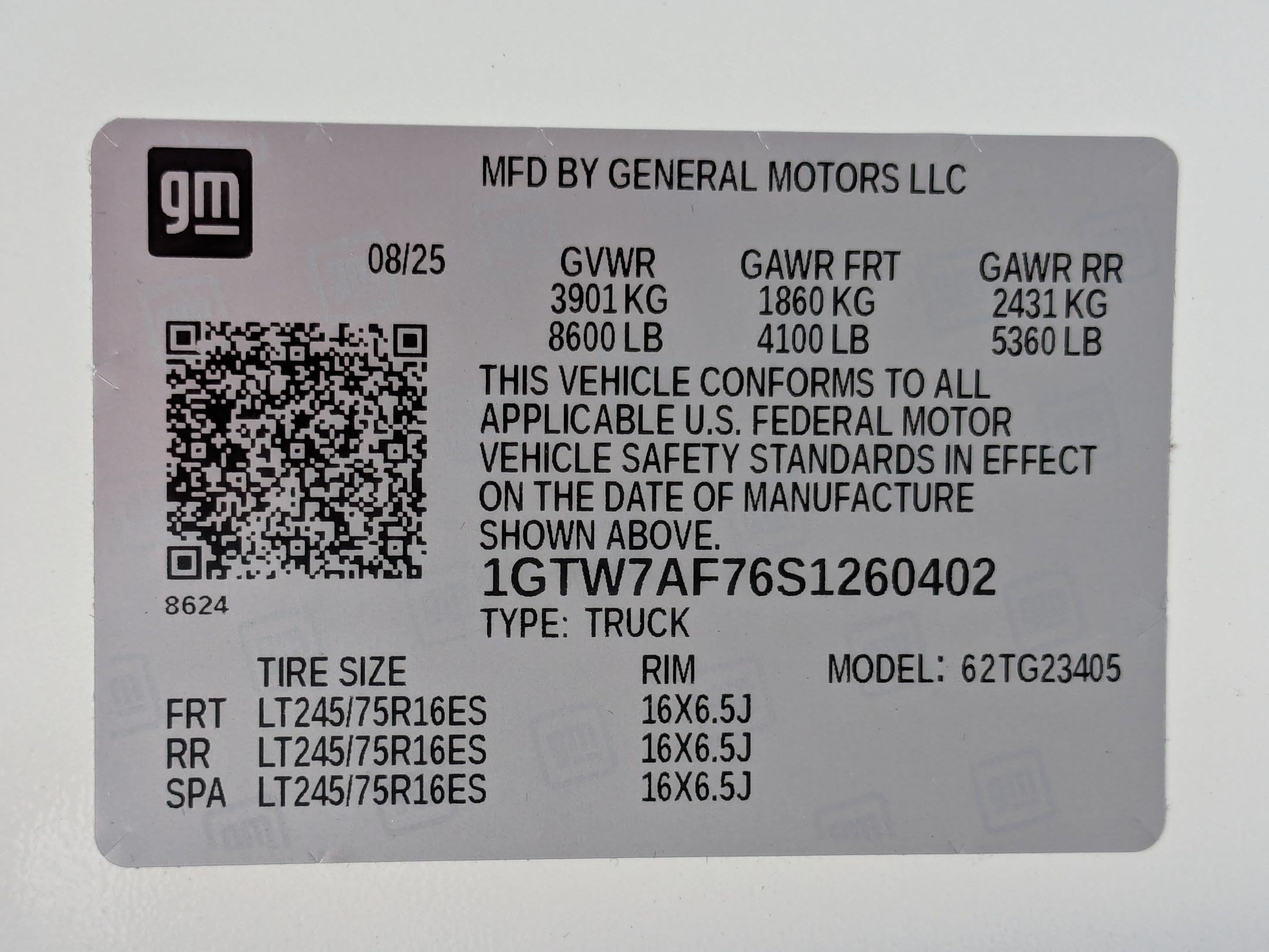 New 2025 Summit White GMC Work Van image 18