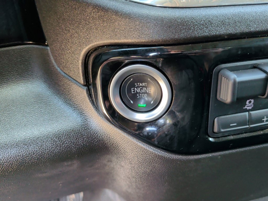 Used 2025 White Chevrolet LT image 23
