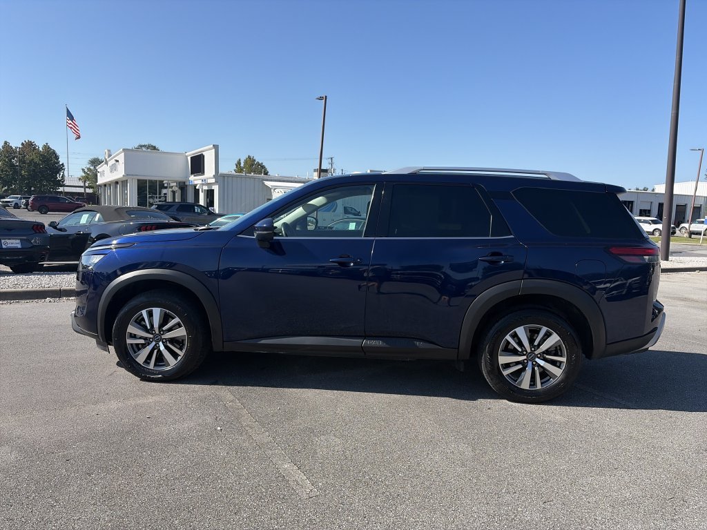 Used 2025 Blue Nissan SL image 4