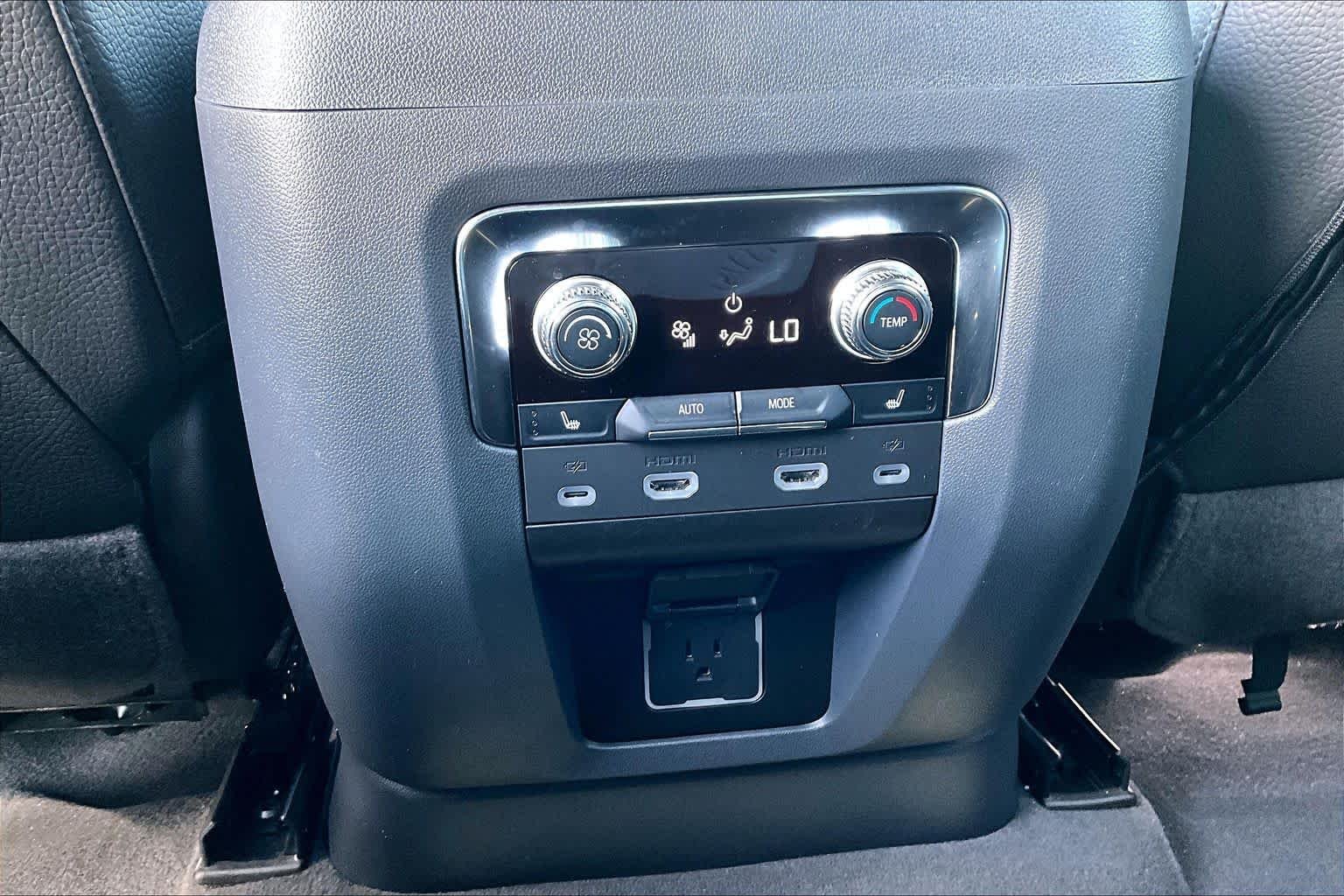 Used 2024 Onyx Black GMC Denali image 38