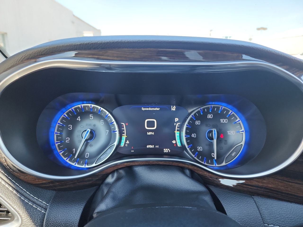 Used 2023  Chrysler Limited image 14