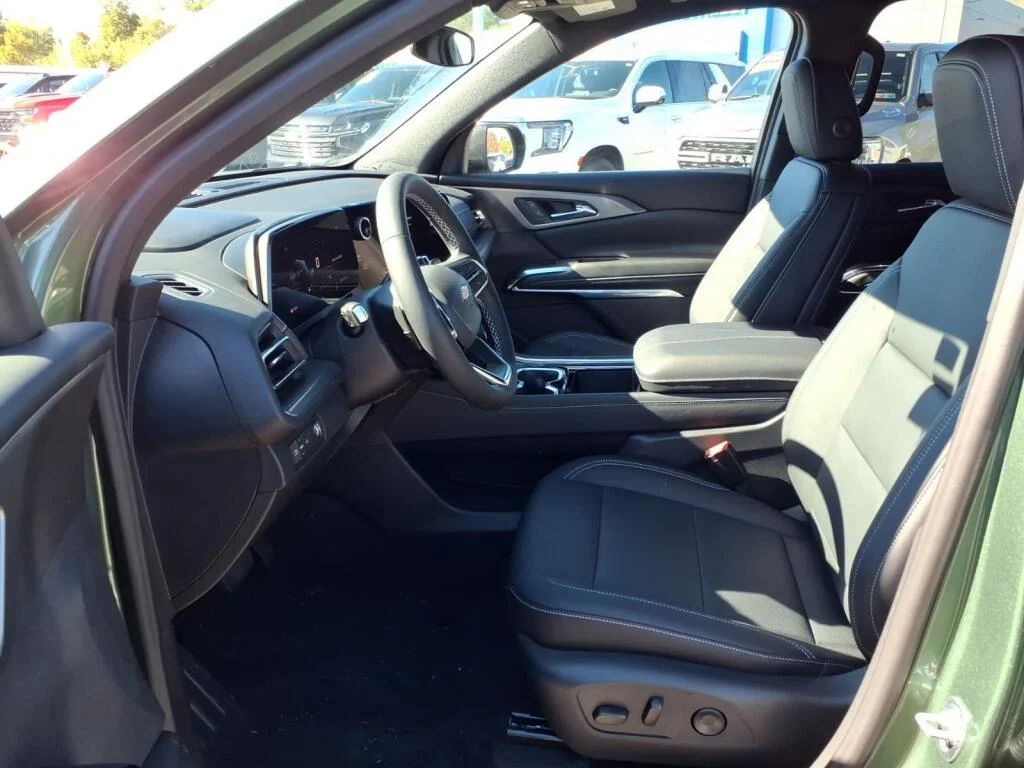 2027 Chevrolet Traverse LT - Photo 7