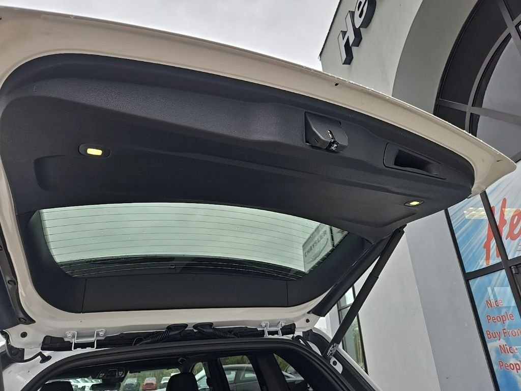 New 2026 Bright White Clear-Coat Exterior Paint Jeep Altitude image 89
