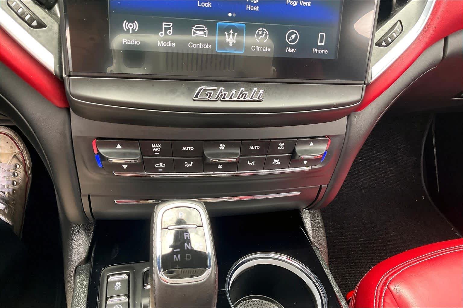 Used 2019 Rosso Folgore Mica Maserati GranLusso image 33