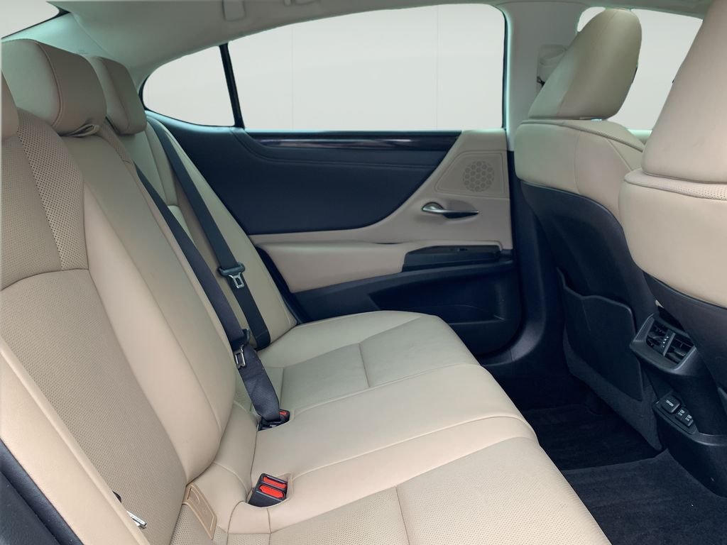 2021 Lexus ES 350 - Photo 37