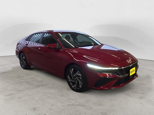 Certified Used 2025 Red Hyundai SEL Convenience image 3