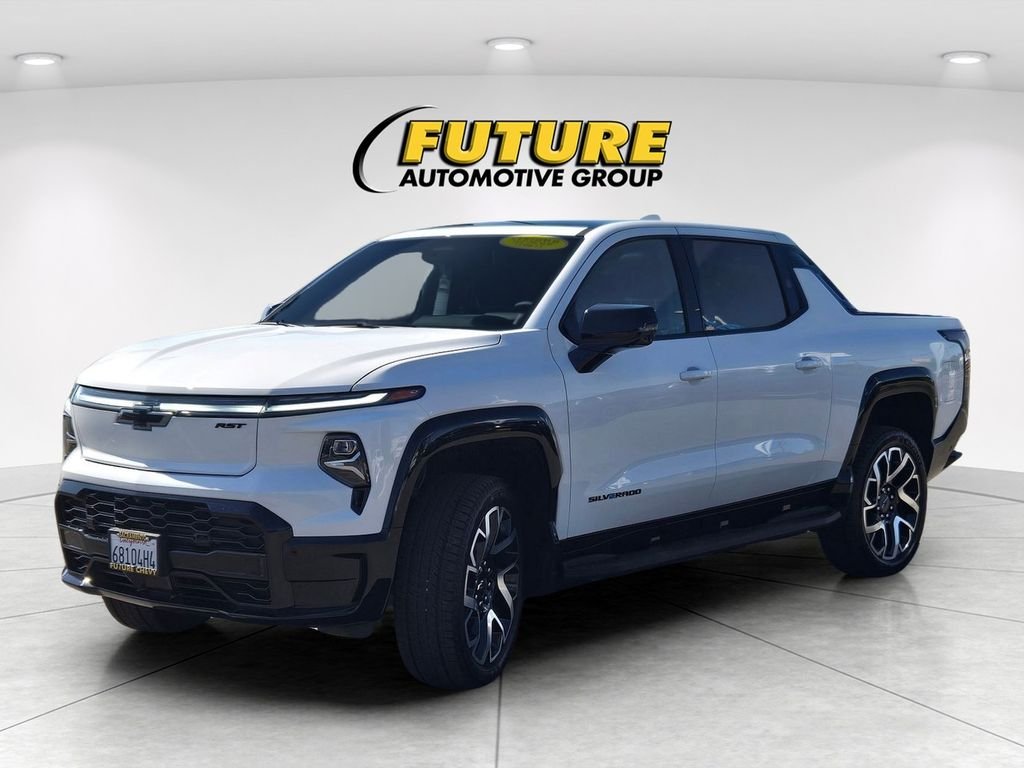 Used 2025 White Chevrolet RST image 8