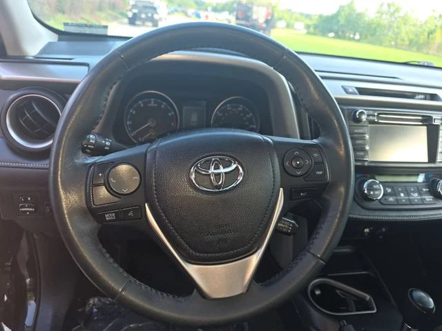 Used 2018 Black Toyota XLE image 17