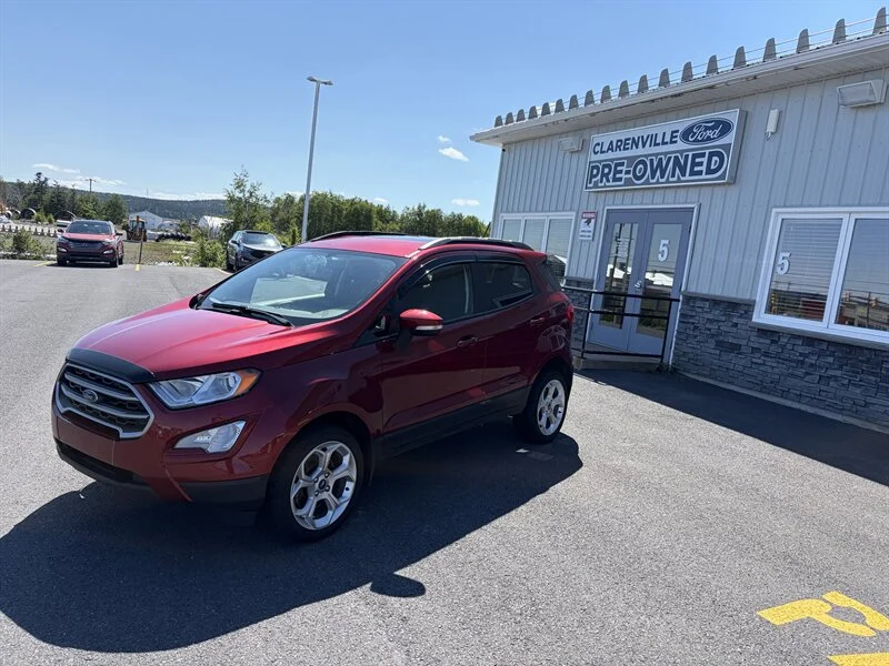 Used 2021 Red Ford SE image 2