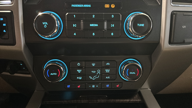 Used 2019 White Platinum Clearcoat Metallic Ford Lariat image 18