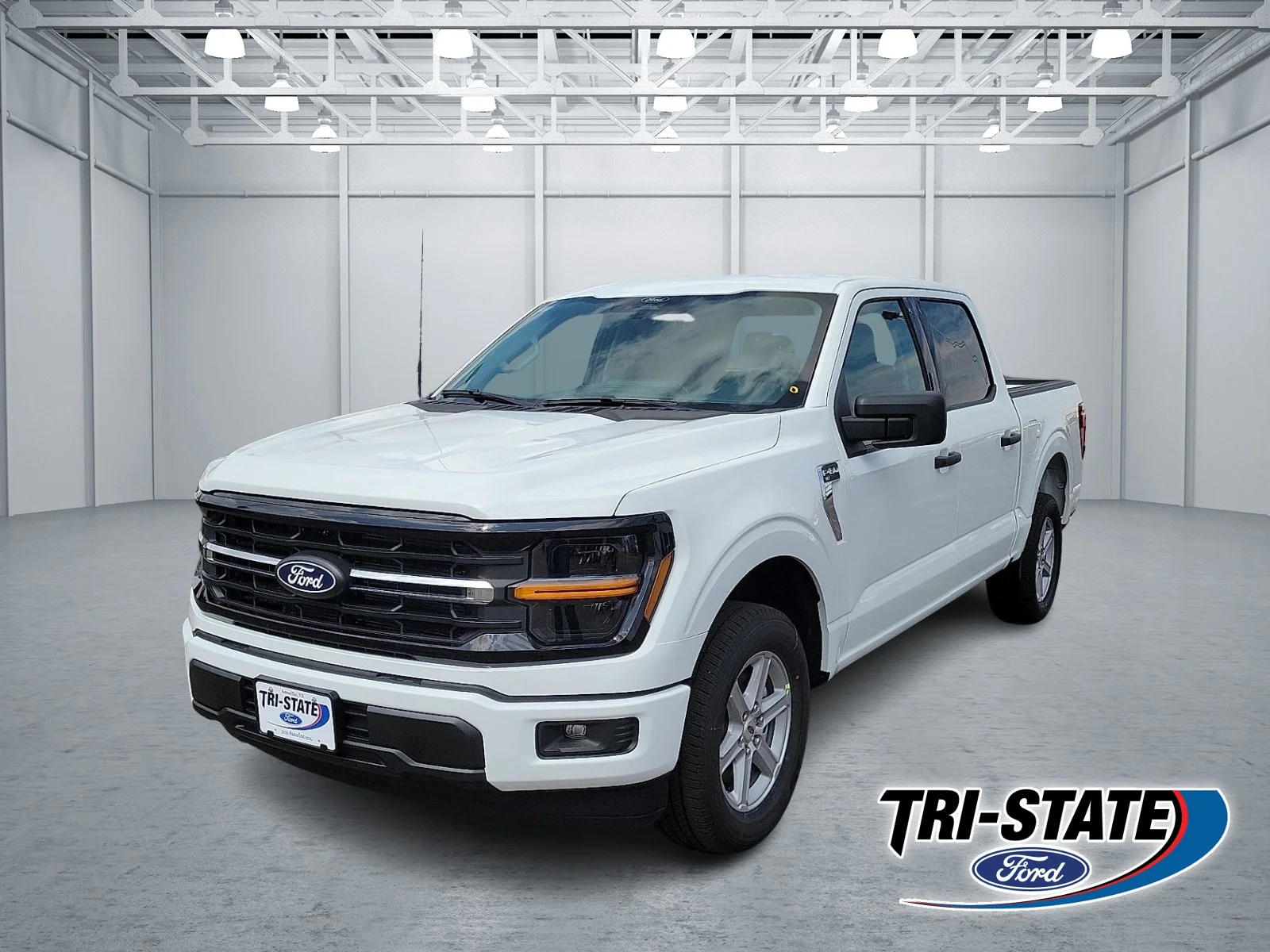 New 2026 Oxford White Ford XLT image 1