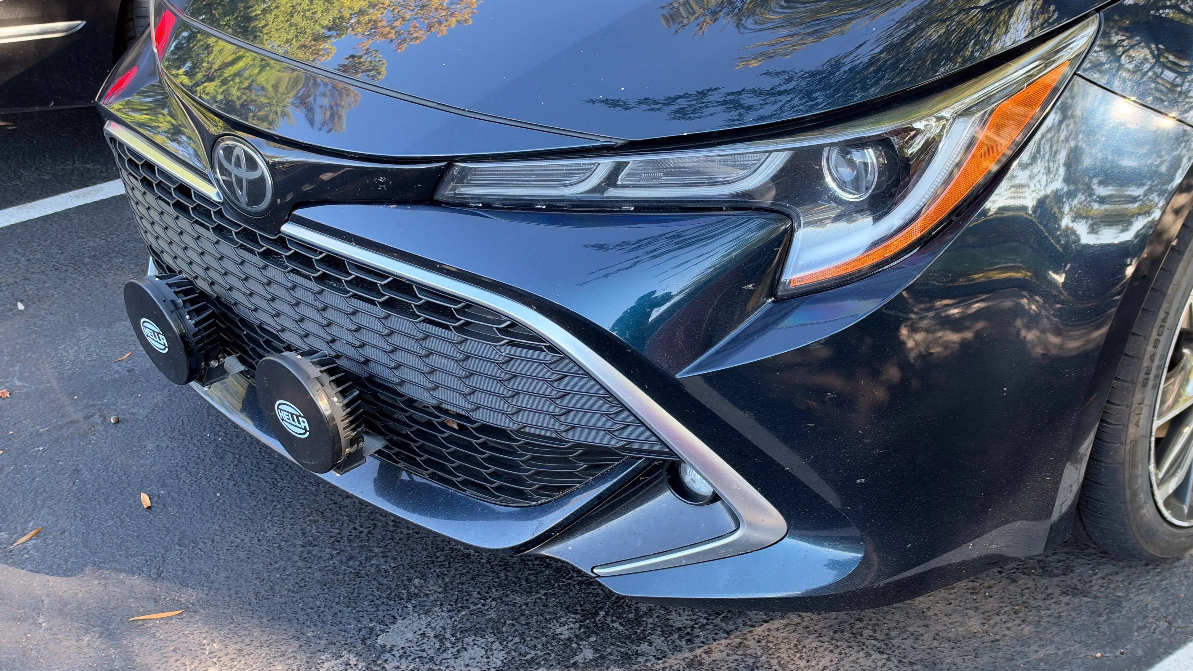Used 2020 Galactic Aqua Mica Toyota XSE image 11