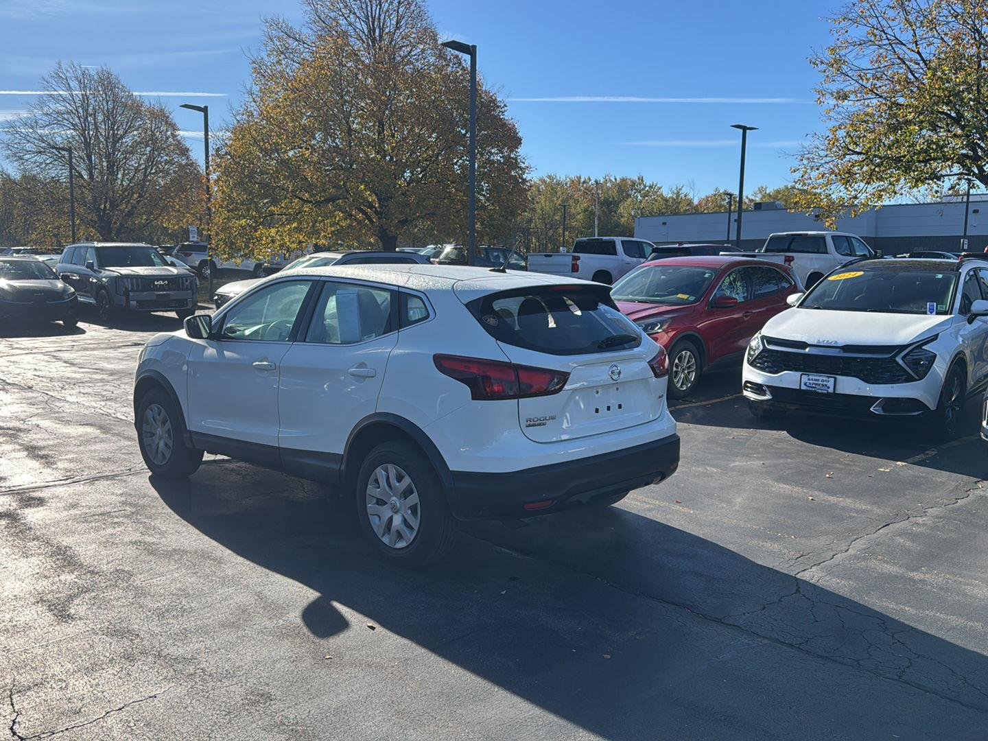 Used 2019 Glacier White Nissan S image 7