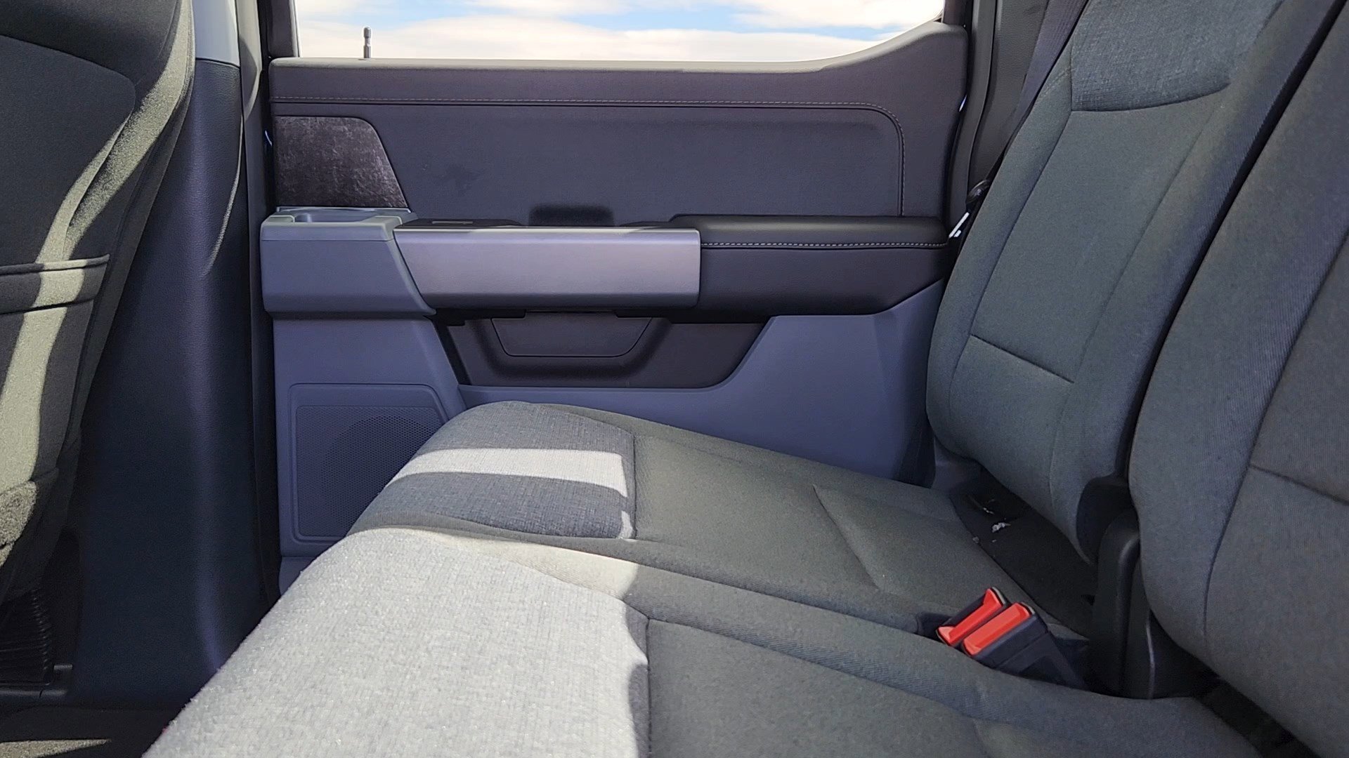 2025 Ford F-150 Lightning XLT - Photo 15