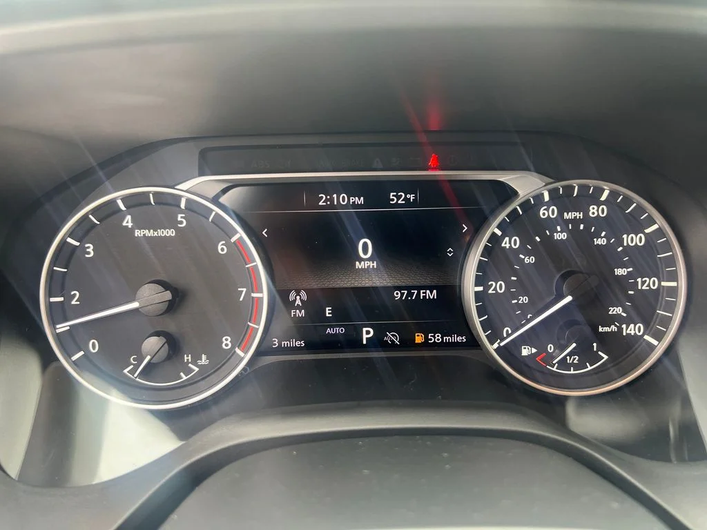 Used 2025 Silver Nissan S image 17
