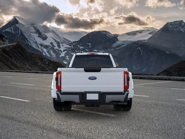 New 2026 Oxford White Ford XLT image 5
