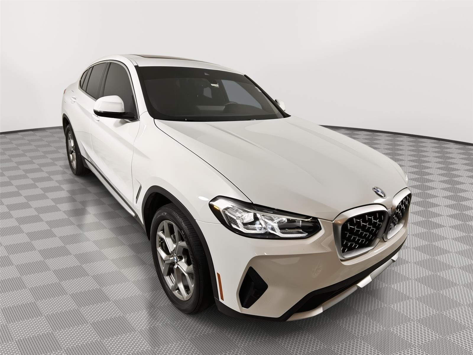 Used 2022 Alpine White BMW xDrive30i image 1