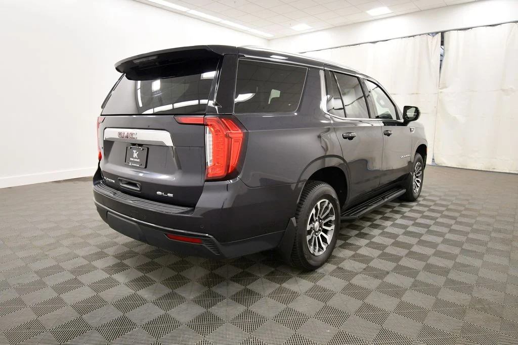 Used 2023  GMC SLE image 8
