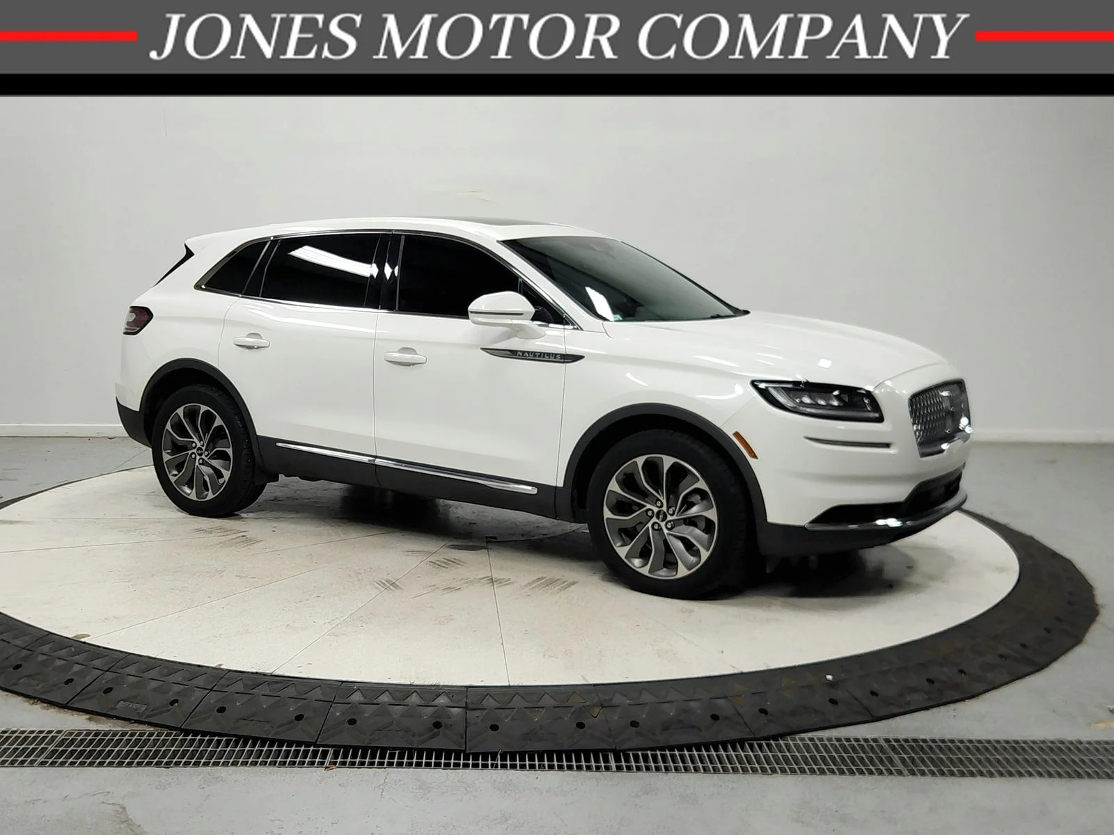 Used 2023 White Lincoln Reserve image 1