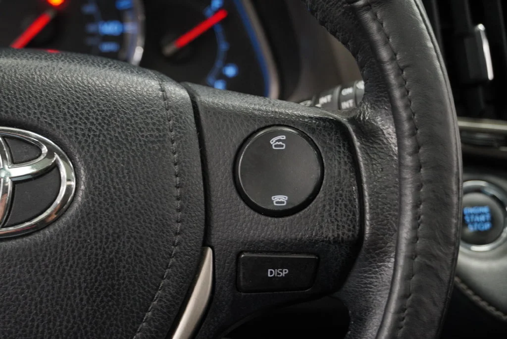 Used 2013 Silver Toyota Limited image 31