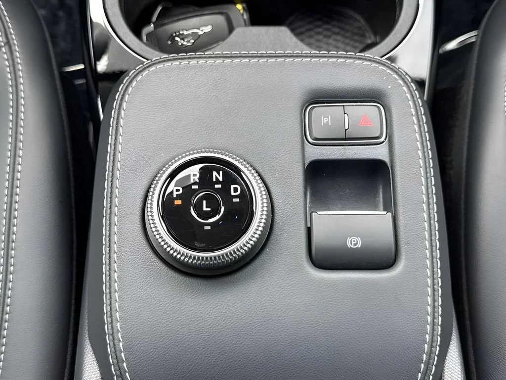 Used 2023 White Ford Select image 17