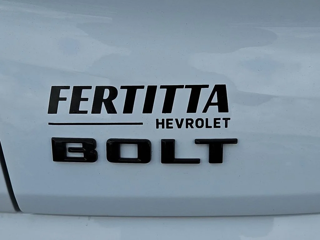 New 2027 Summit White Chevrolet LT image 22