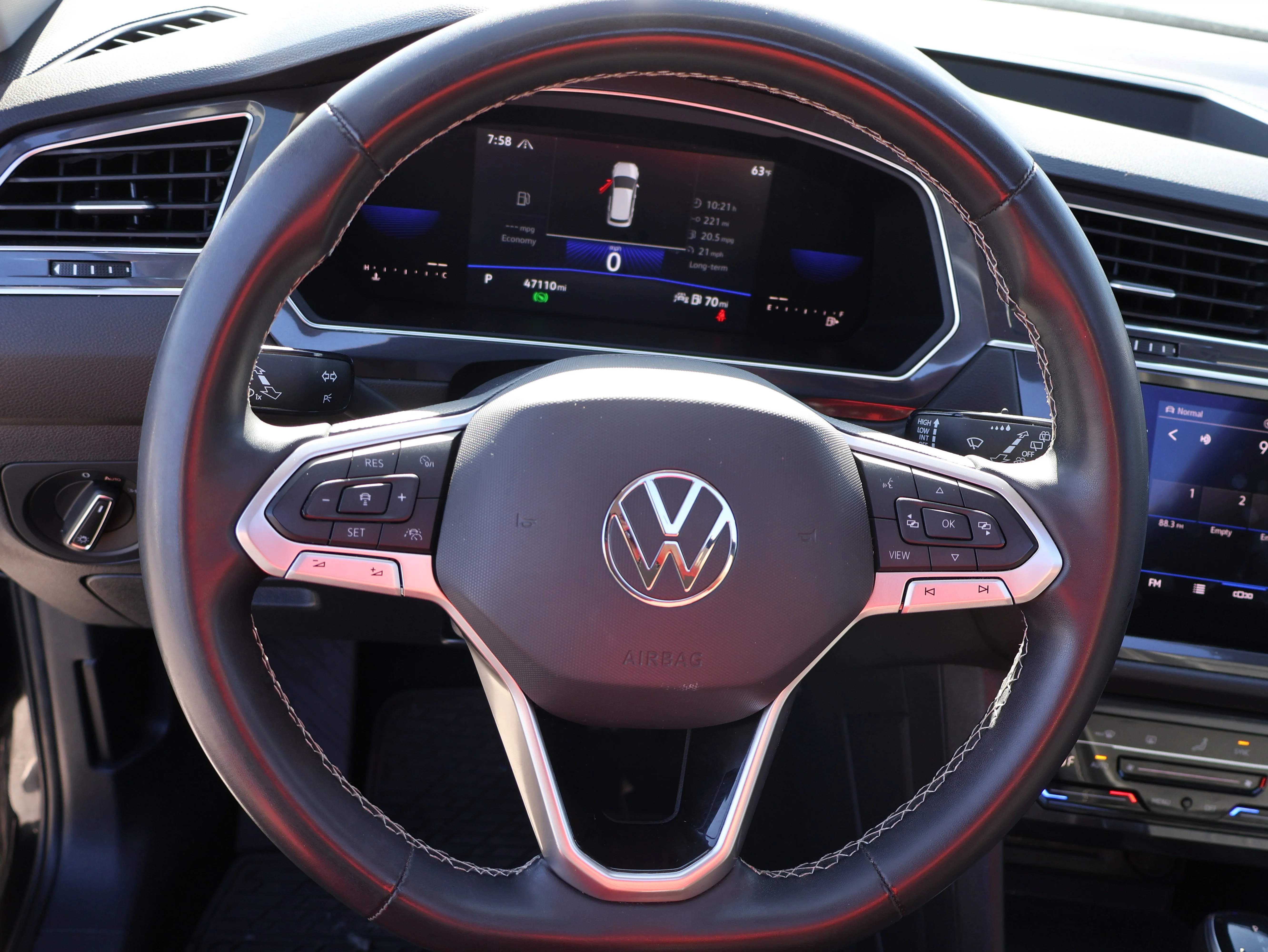 2022 Volkswagen Tiguan SE - Photo 33