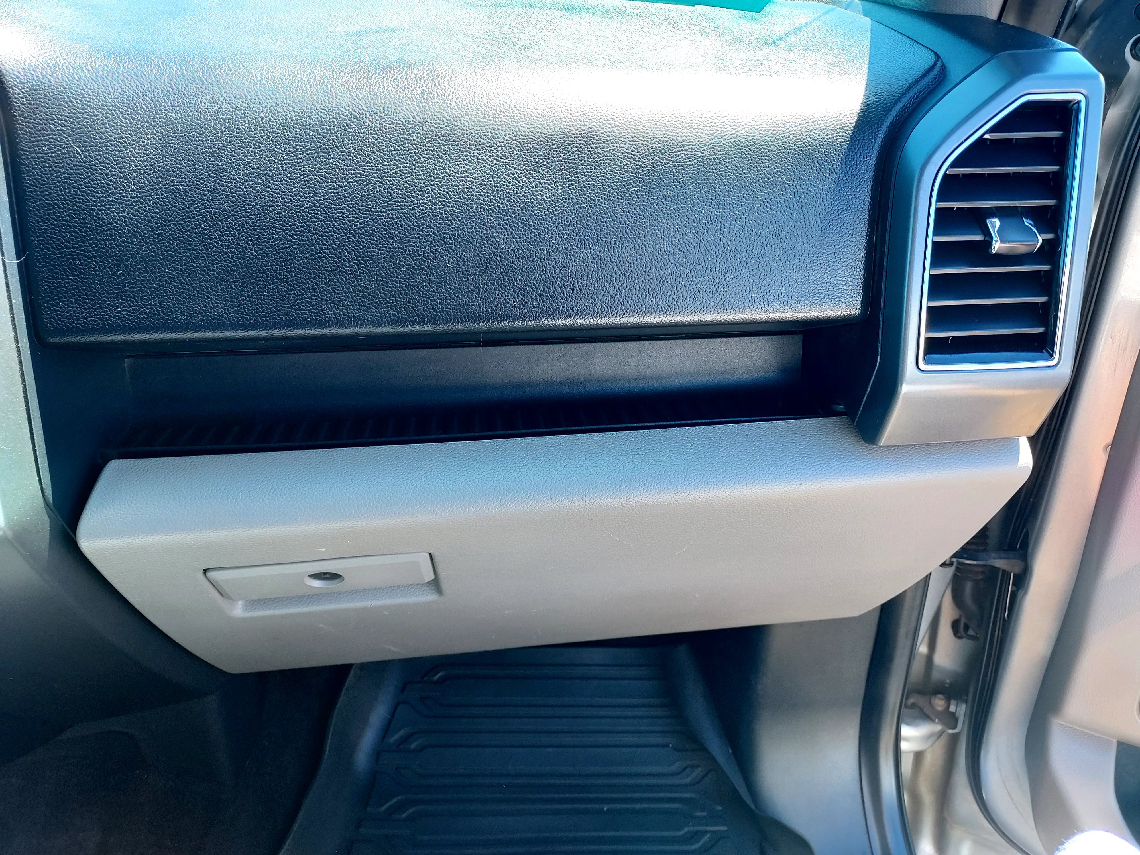 Used 2020 Silver Ford XLT image 22