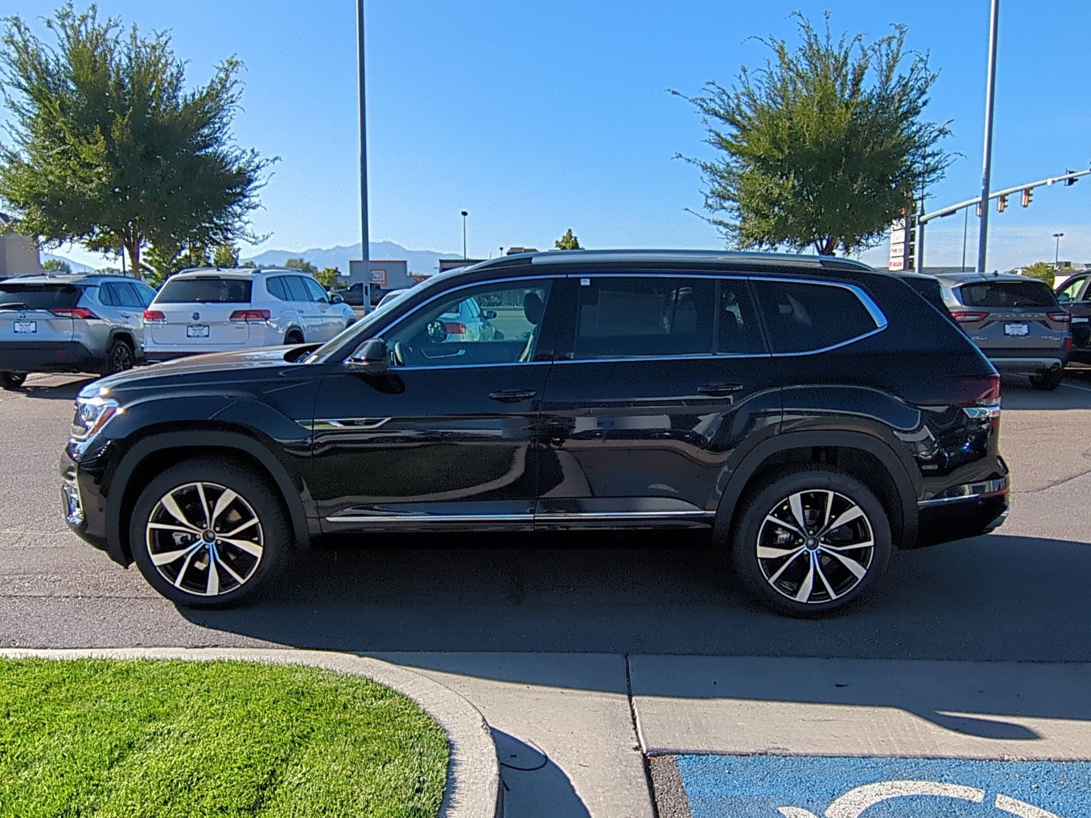 2026 Volkswagen Atlas SEL Premium R-Line - Photo 7