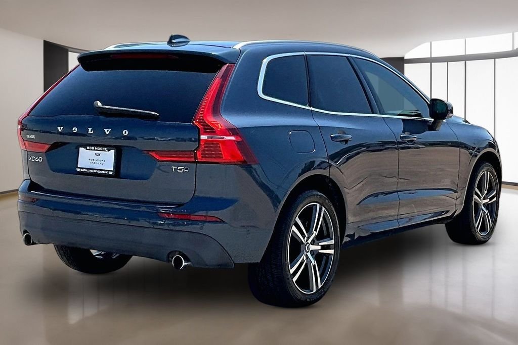 Used 2019 Blue Volvo T5 Momentum image 2