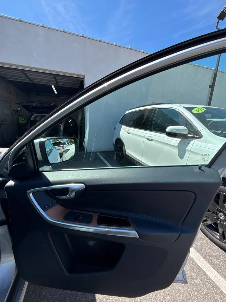 Used 2017 Silver Volvo T5 Inscription image 22
