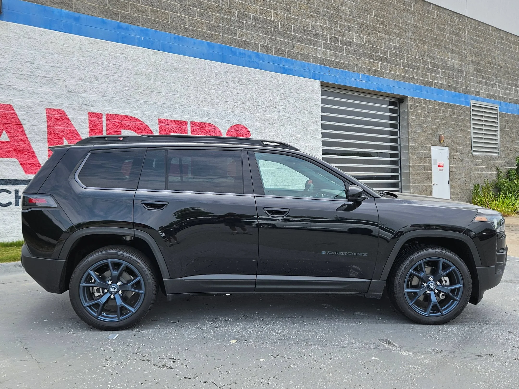 New 2026 Diamond Black Crystal Pearlcoat Jeep 85th Anniversary image 8