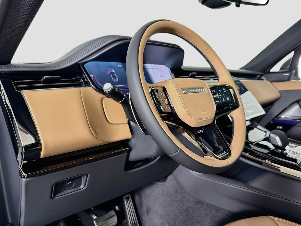 New 2026 Ostuni Pearl White Land Rover Dynamic SE image 9
