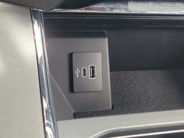 New 2026 Silver Metallic Ford Lariat image 27