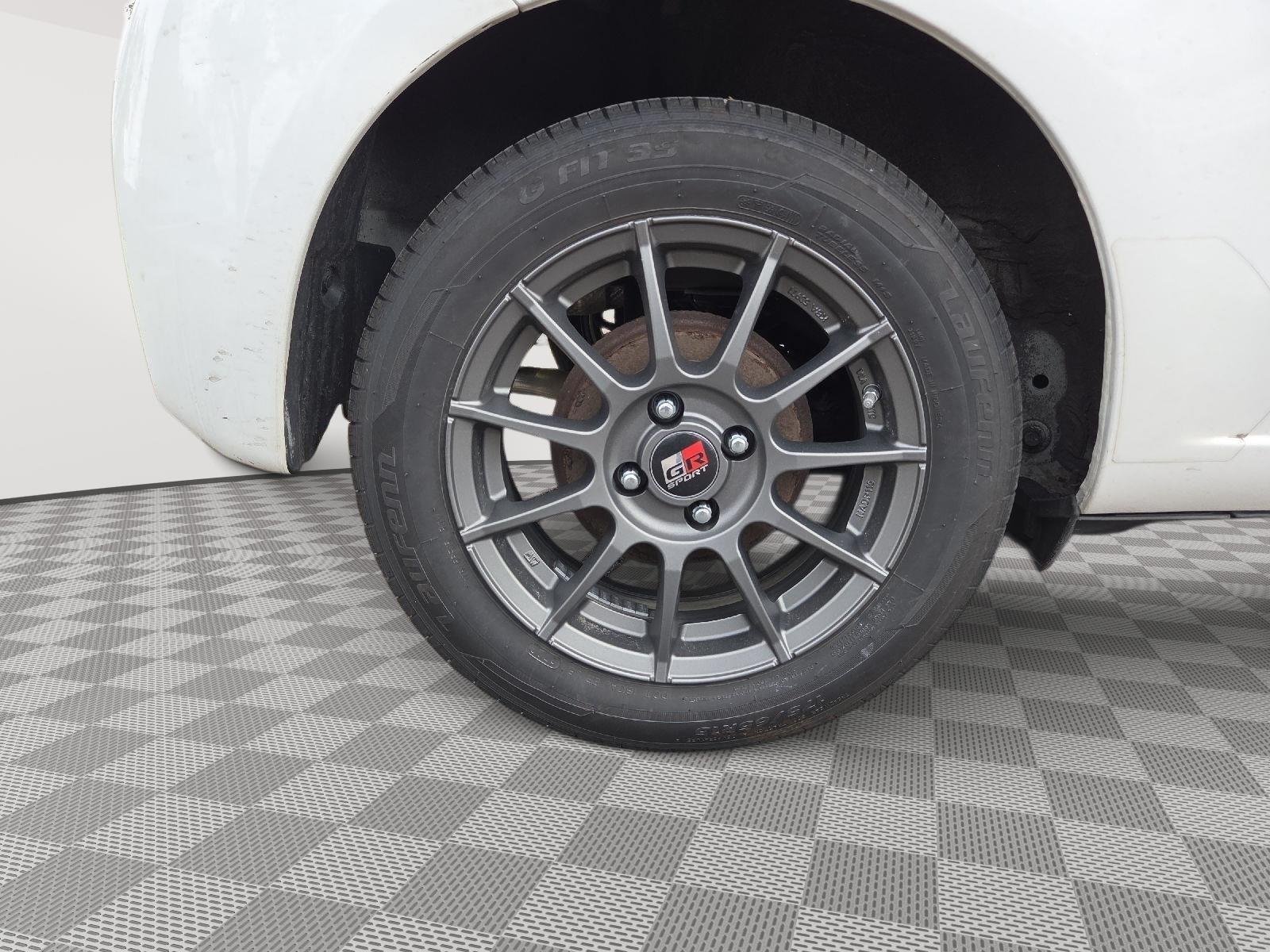 Used 2018 Ice Cap Toyota L image 13