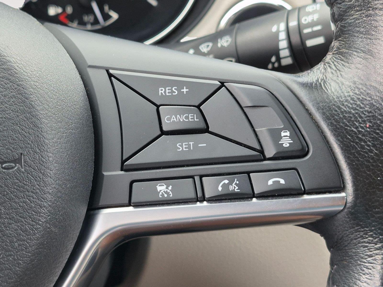 Used 2018 Pearl White Nissan SL image 27