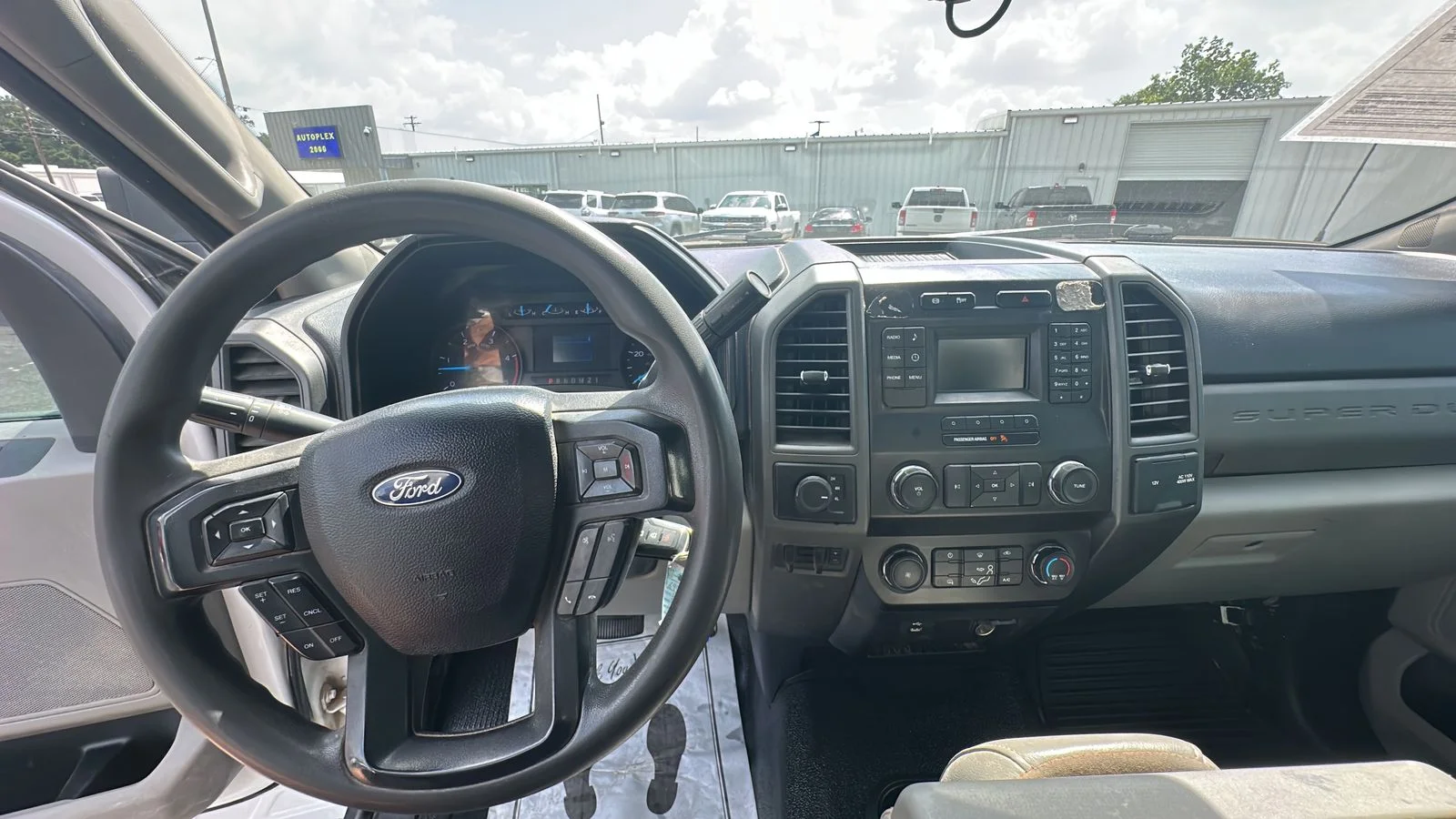 Used 2019 White Ford XL image 15