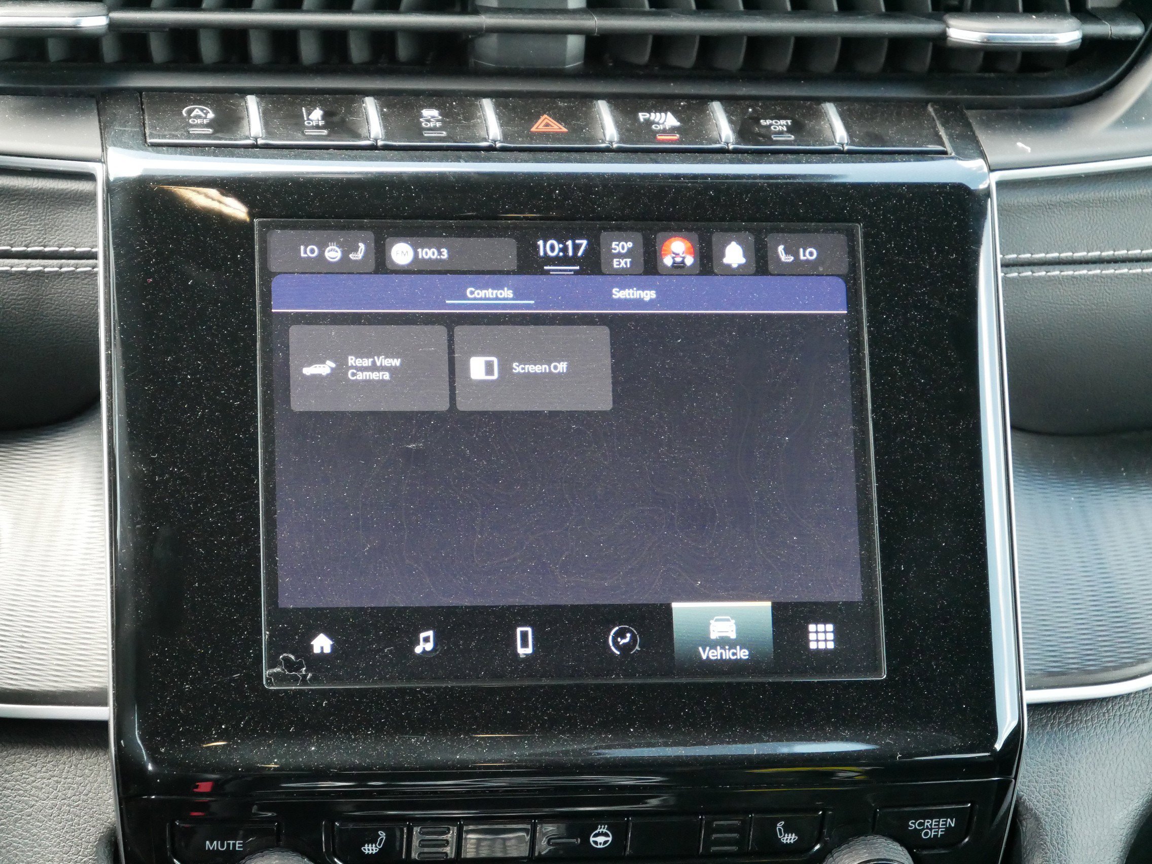 Used 2024 Diamond Black Crystal Pearlcoat Jeep Altitude image 14