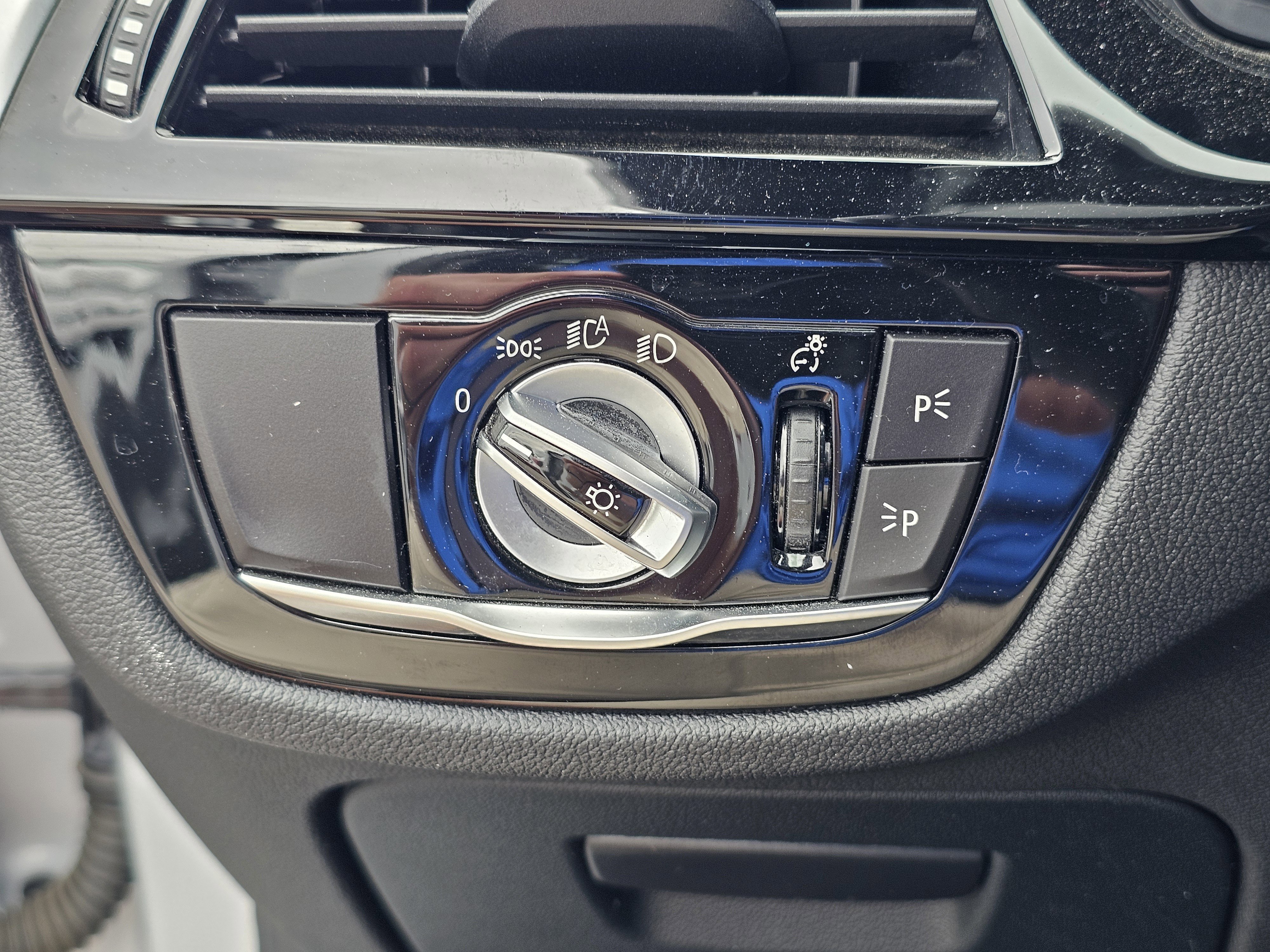 2019 BMW 5 Series 530e - Photo 19