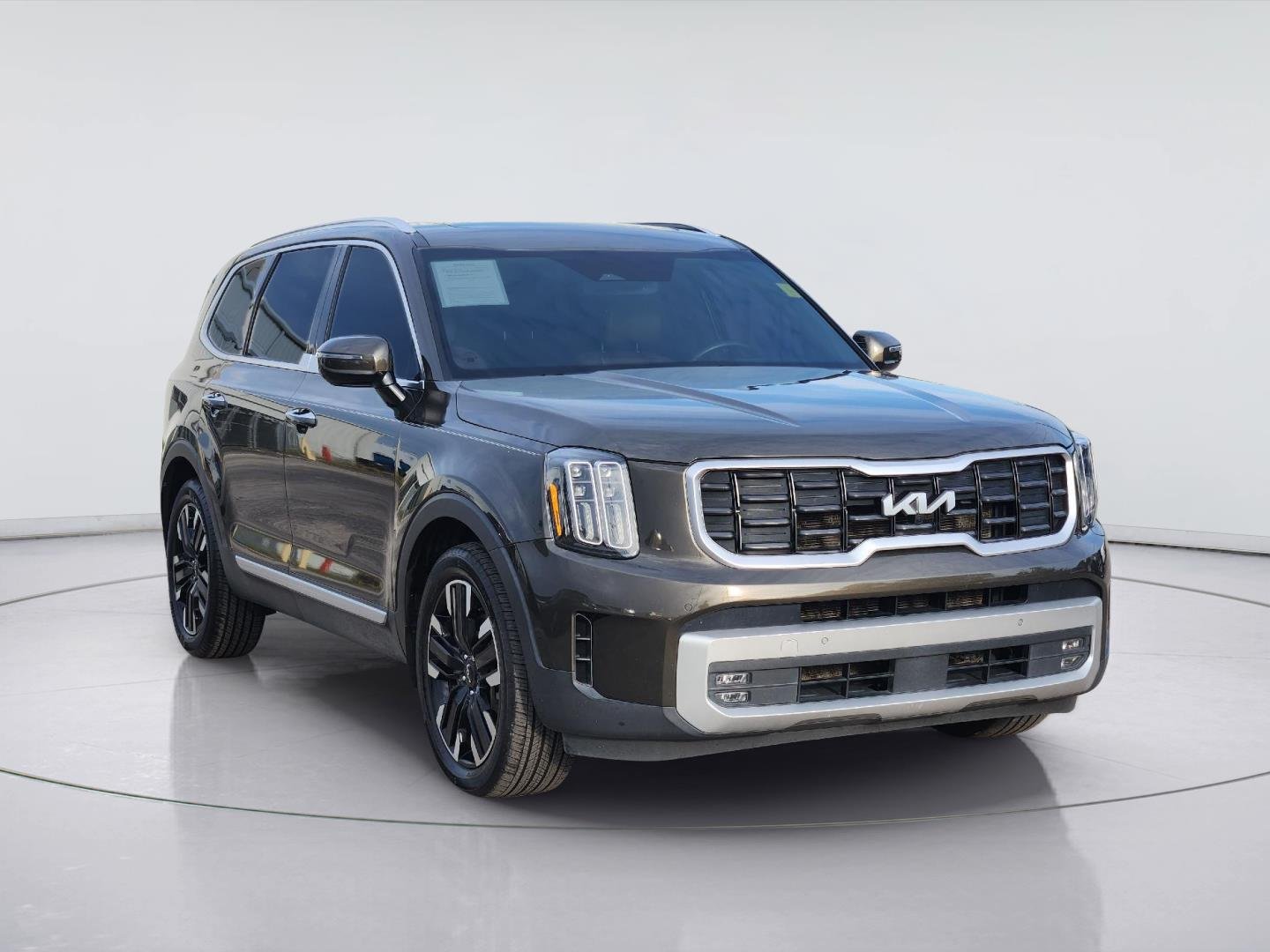 Used 2024 Dark Moss Kia SX image 3