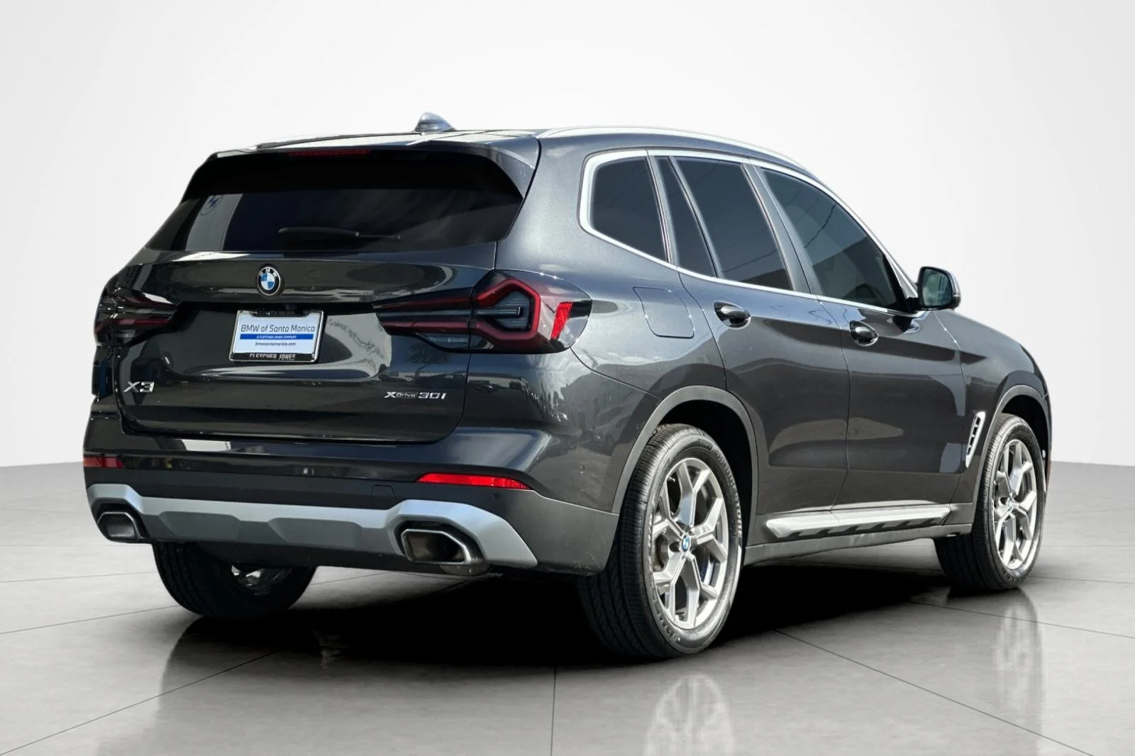 Used 2024 Dark Graphite Metallic BMW xDrive30i image 5