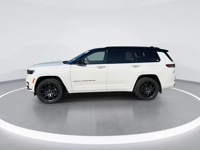 Used 2024 White Jeep Summit image 4