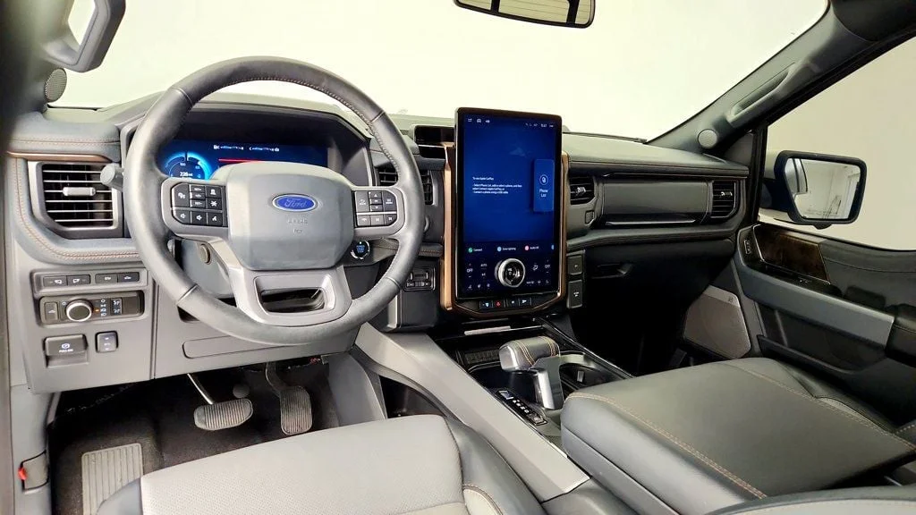 Used 2023 Star White Metallic Tri-Coat Ford LARIAT 4WD SuperCrew 5.5