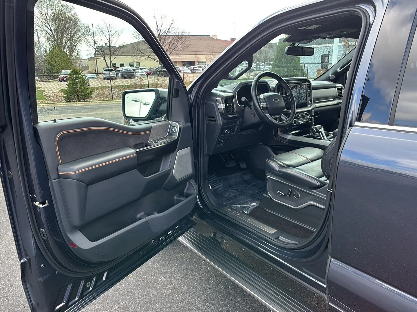 Used 2022 Smoked Quartz Metallic Tinted Clearcoat Ford Platinum image 2