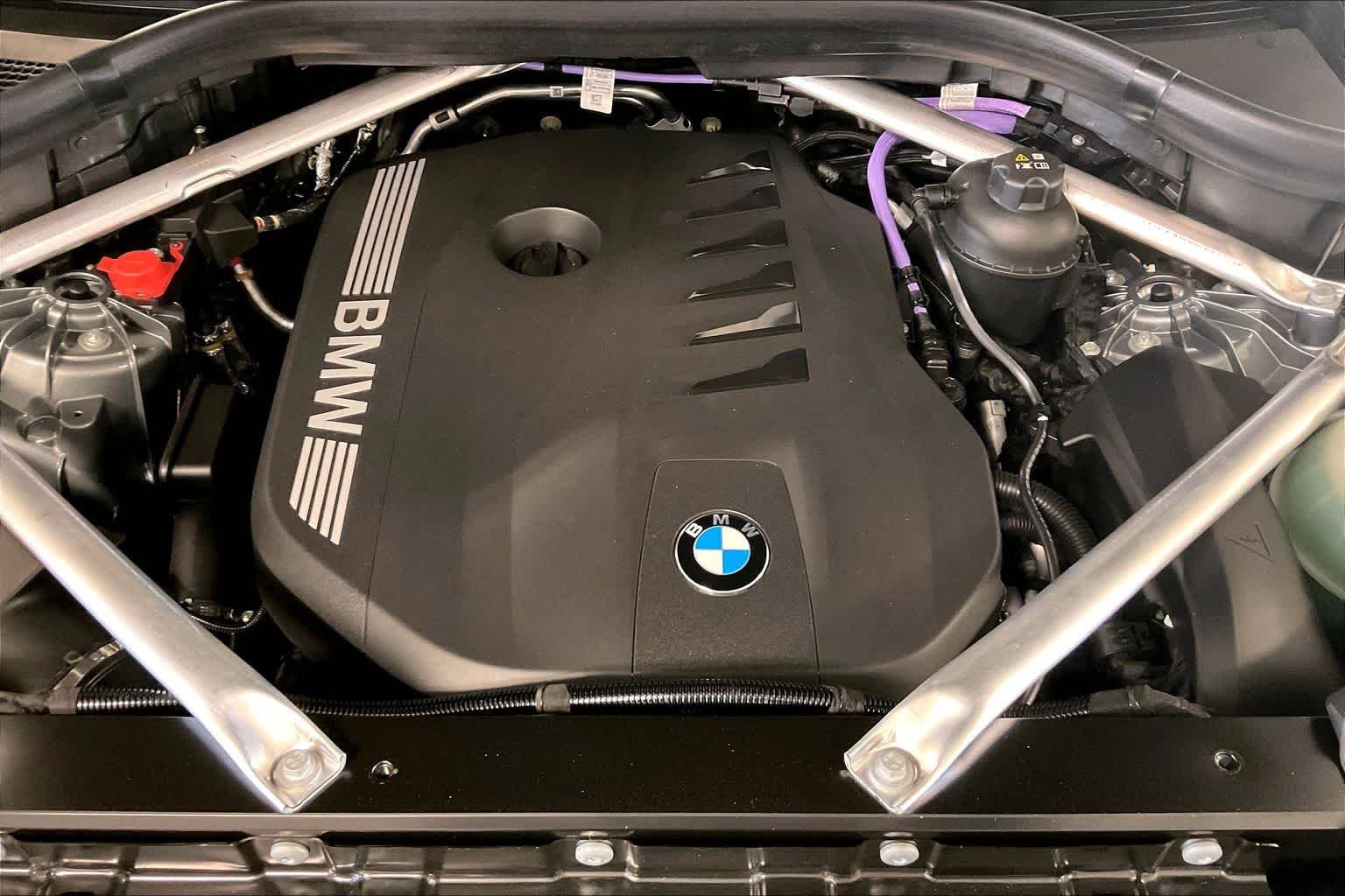Used 2026 Skyscraper Grey Metallic BMW sDrive40i image 17